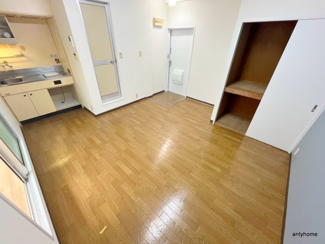 メゾン天神橋　仲介手数料無料の居間・リビング
