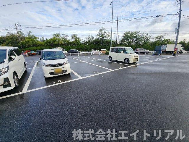 スギサン広久手の駐車場