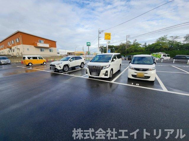 スギサン広久手の駐車場
