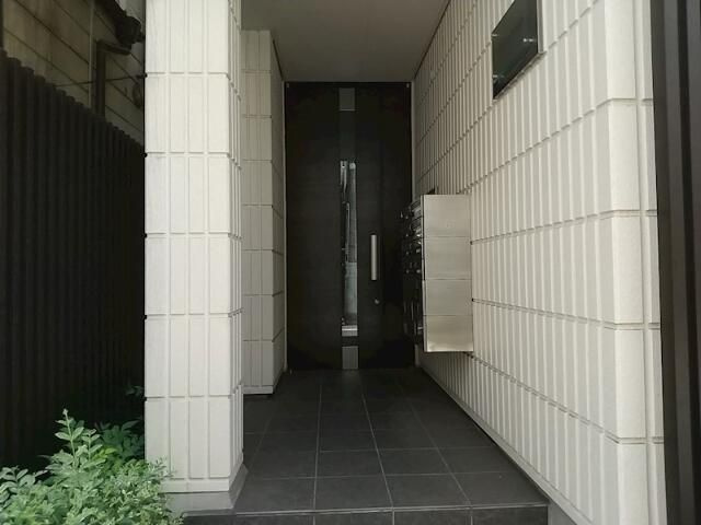 ヴィラージュ学芸大学のエントランス|毎日通るエントランスはこのようになっています