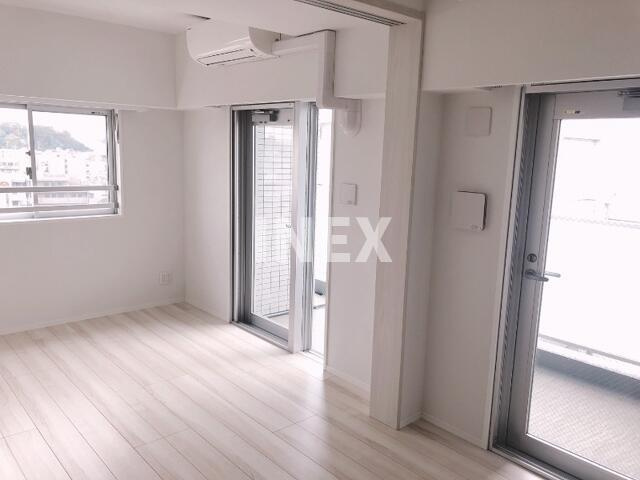 横浜市南区新川町５丁目の賃貸マンションの居間・リビング