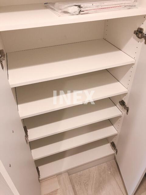 横浜市南区新川町５丁目の賃貸マンションの収納