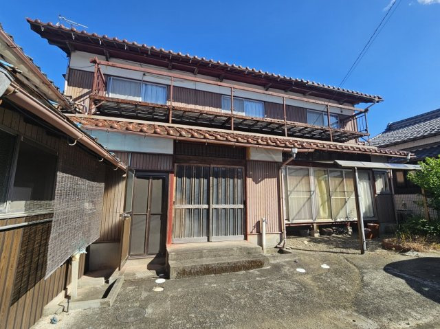 びわ湖にも近い場所にある古民家風住宅の外観|昭和46年に増築された建物です