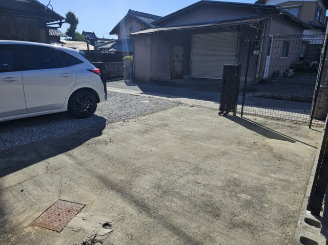 びわ湖にも近い場所にある古民家風住宅の駐車場|駐車場もありますよ