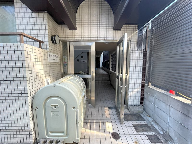 原町レジデンス のエントランス