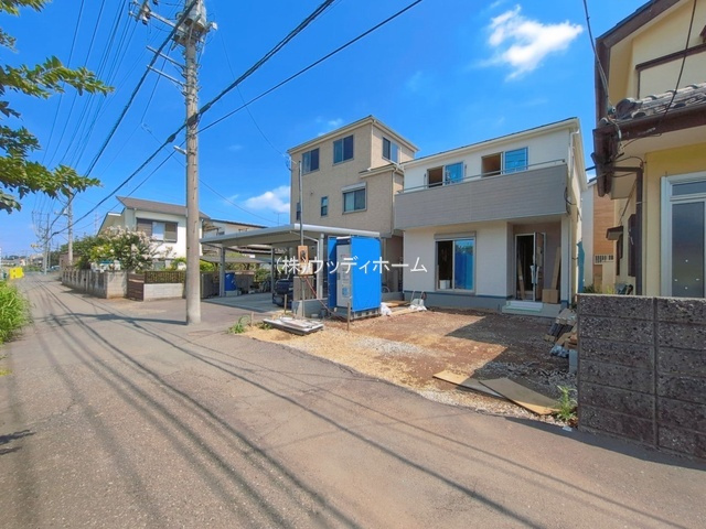春日部市下蛭田2期　新築一戸建ての前面道路含む現地写真