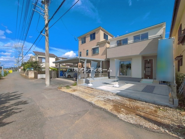 春日部市下蛭田2期　新築一戸建ての前面道路含む現地写真