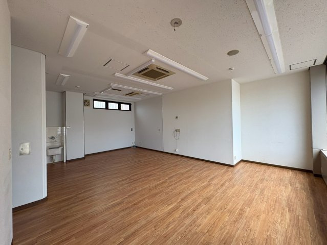 カシワギビルの居間・リビング