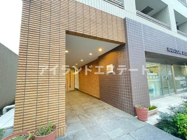 WISTERIA KOMAZAWA　床暖房　免震構造　駅近　バイク置場のエントランス