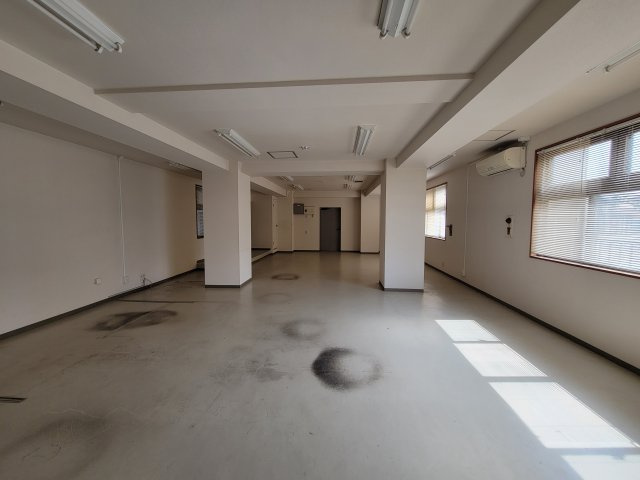 エムアイビル店舗事務所の内装