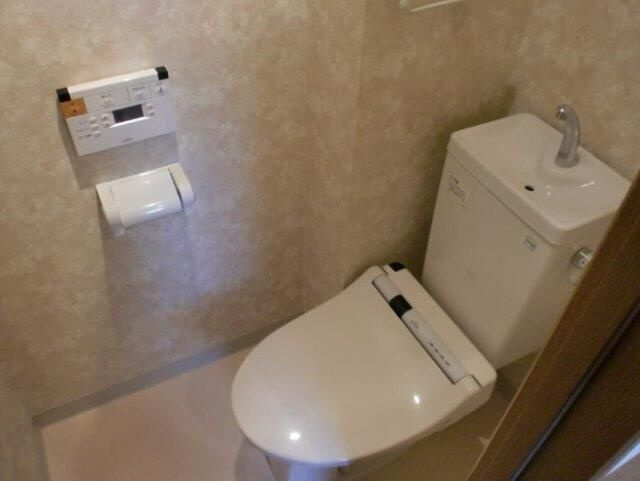メゾン・エルーセラのトイレ|コンパクトで使いやすいトイレです