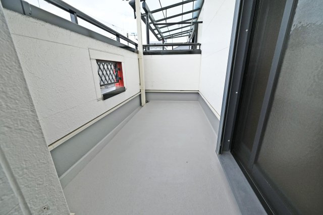 大阪市淀川区三津屋南3丁目中古一戸建て│3LDK＋駐車1台可のバルコニー|2ヶ所にベランダを設けているため、洗濯物の量が多い日でもゆとりを持って干すことができます。