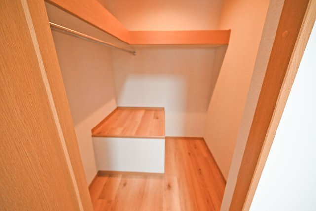 大阪市淀川区三津屋南3丁目中古一戸建て│3LDK＋駐車1台可の収納|ゆとりのあるウォークインクローゼットは、衣類や趣味用品なども整理しやすくなっております。