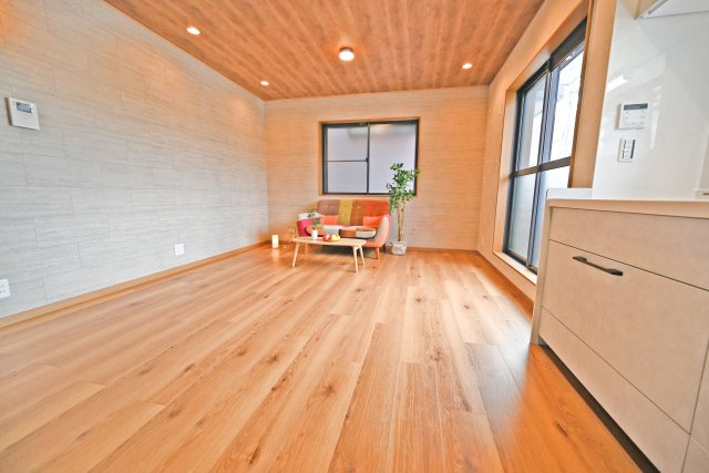 大阪市淀川区三津屋南3丁目中古一戸建て│3LDK＋駐車1台可の居間・リビング|キッチンとリビングに一体感を持たせ、家族のコミュニケーションがとりやすい設計です。