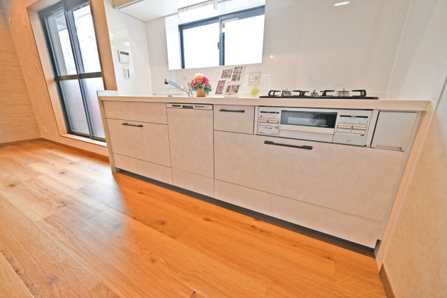 大阪市淀川区三津屋南3丁目│3LDK＋駐車1台可のキッチン|壁付タイプのキッチンで作業に集中できるので、毎日の調理も快適に行えます。