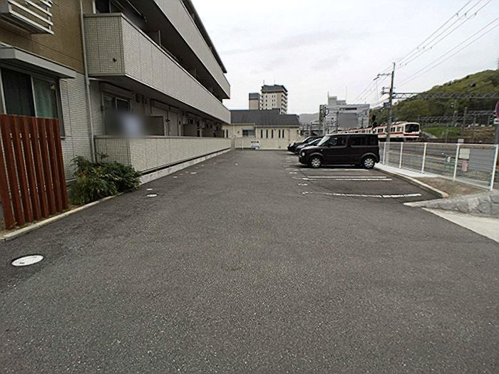 ガーベラ北神戸の駐車場