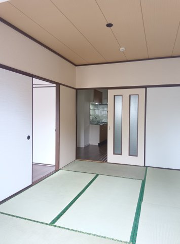山本興産ビルの和室