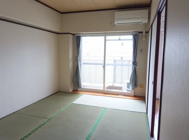 山本興産ビルの和室