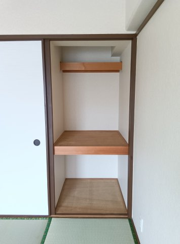山本興産ビルの収納