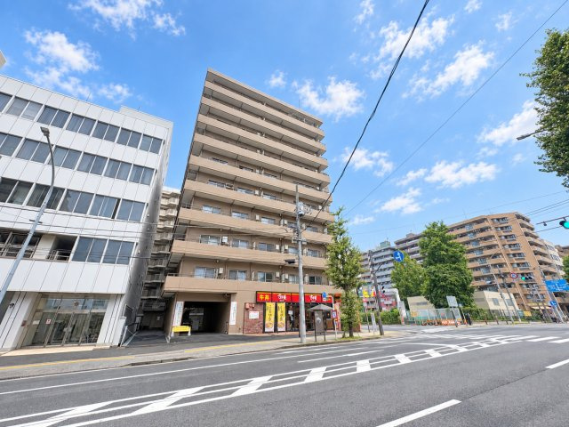【外観】 | サンコート大通り公園　阪東橋駅まで1分/関内駅も15分/駅チカで商業施設充実 | ◆その邸が魅せる、気品・上質・重厚感・極細やかさ、そのすべては訪れた者に安らぎと品性を与える特別な空間です。ここに住むからこそ意味がある。すべての（始まり）をここから迎えます。