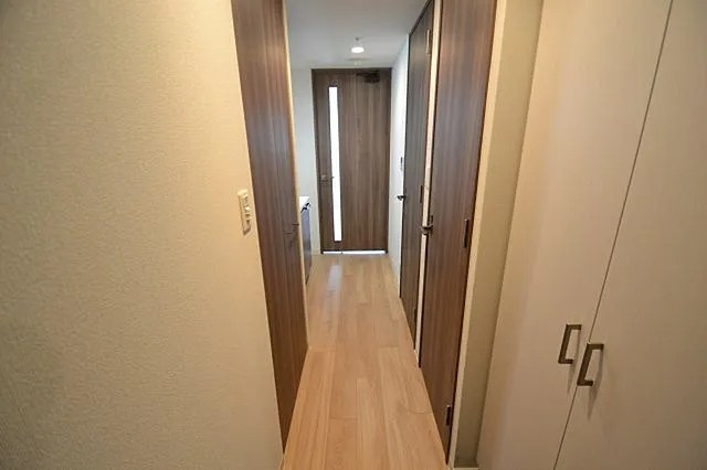 プレサンスジェネ新神戸ステーションフロントの玄関