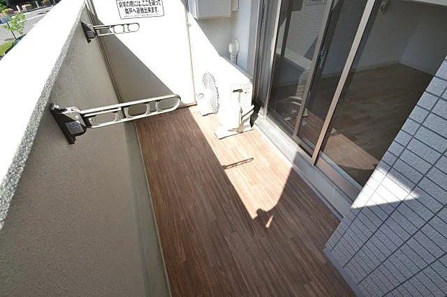 プレサンスジェネ新神戸ステーションフロントのバルコニー