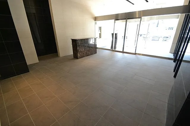 プレサンスジェネ新神戸ステーションフロントのロビー