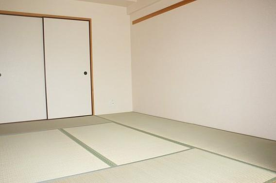 神戸市灘区船寺通１丁目の賃貸マンションの居間・リビング