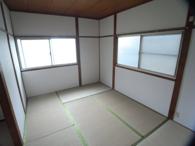 神戸市灘区青谷町３丁目のアパートの居間・リビング