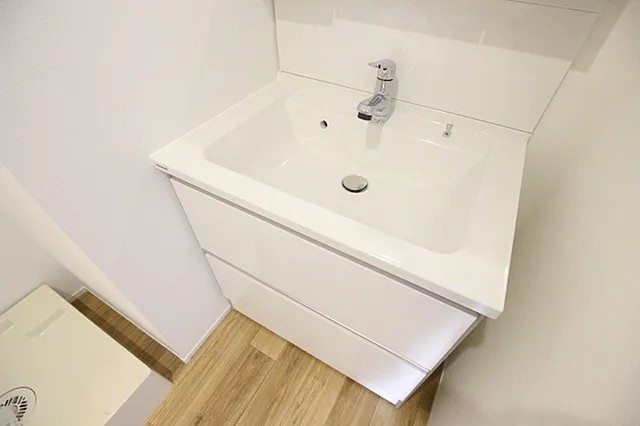 西宮市川西町のアパートの洗面所