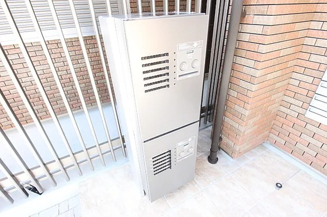 西宮市川西町のアパートのバルコニー