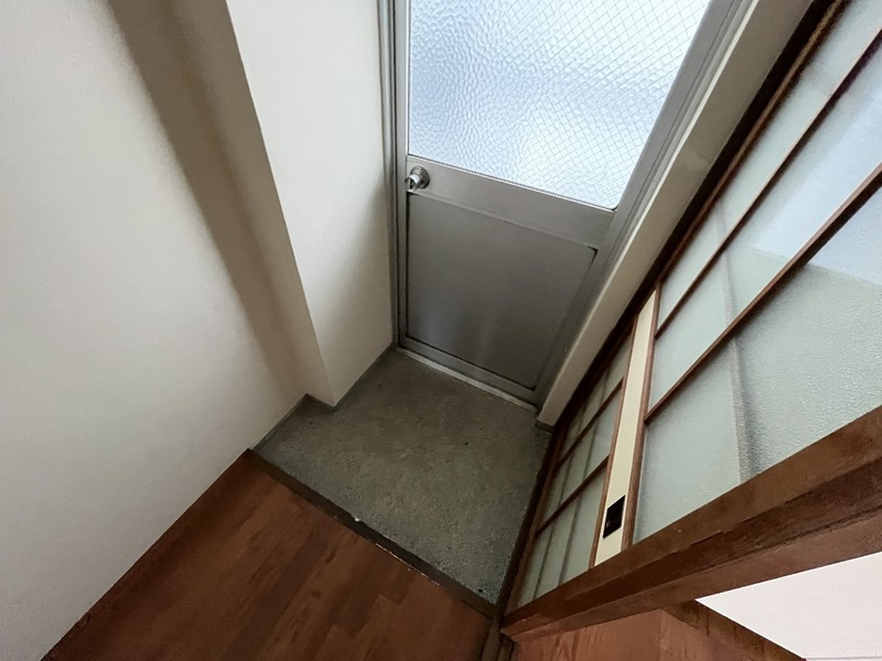 泉マンションの玄関