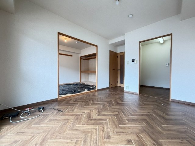 西宮市甲東園１丁目の賃貸マンションの居間・リビング