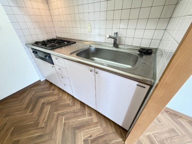 西宮市甲東園１丁目の賃貸マンションのキッチン
