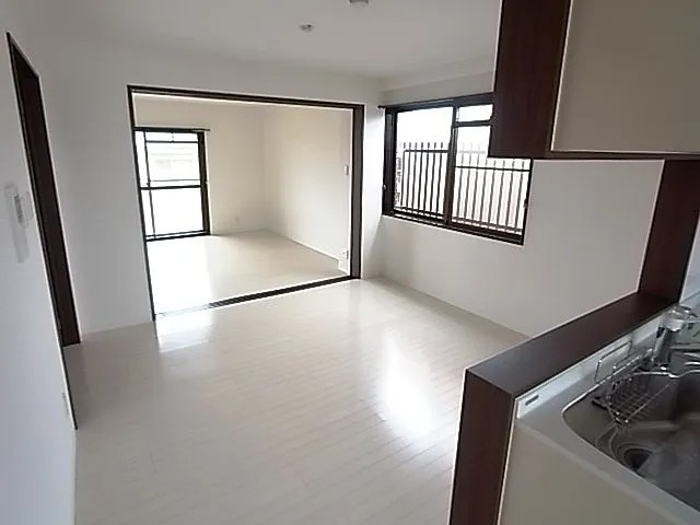西宮市甲子園六番町の賃貸マンションの居間・リビング