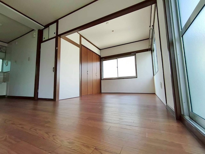 泉マンションの居間・リビング