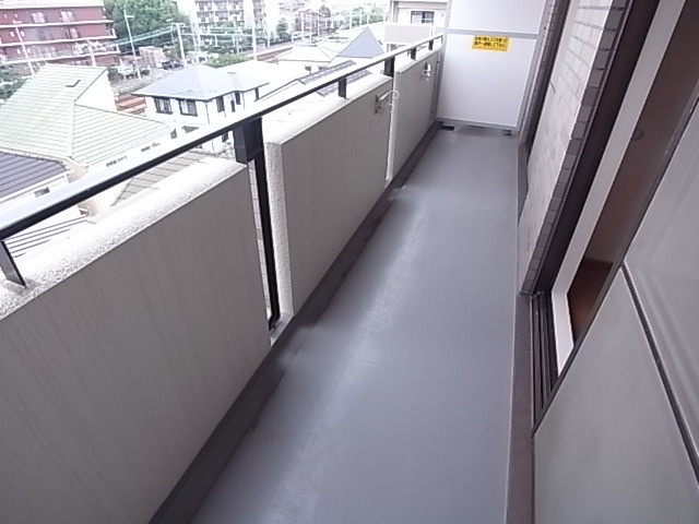 芦屋市翠ケ丘町の賃貸マンションのバルコニー