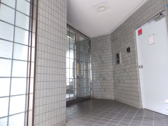 長谷川ビルのエントランス