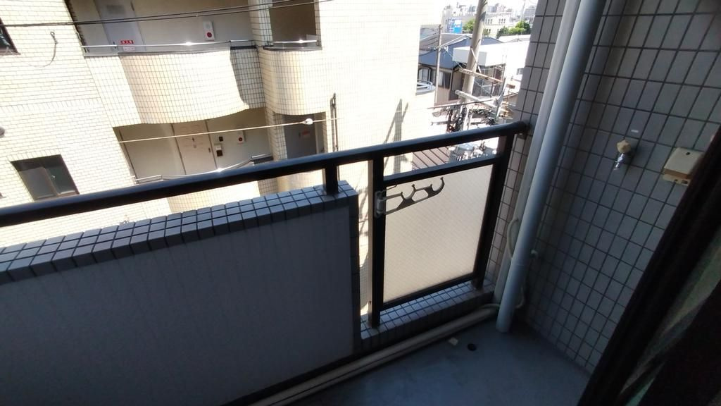 長谷川ビルのバルコニー