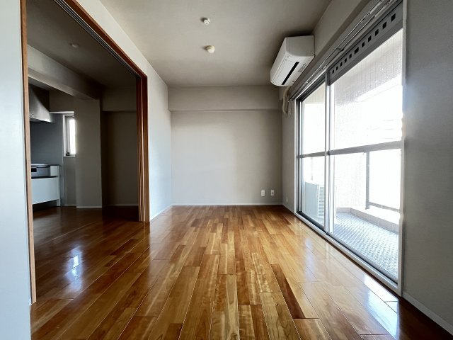 神戸市中央区栄町通５丁目の賃貸マンションの居間・リビング
