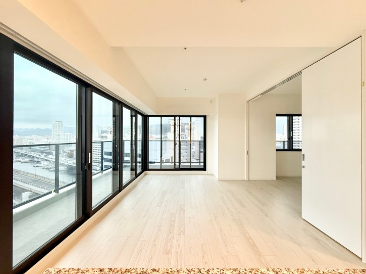神戸市中央区新港町の賃貸マンションの居間・リビング