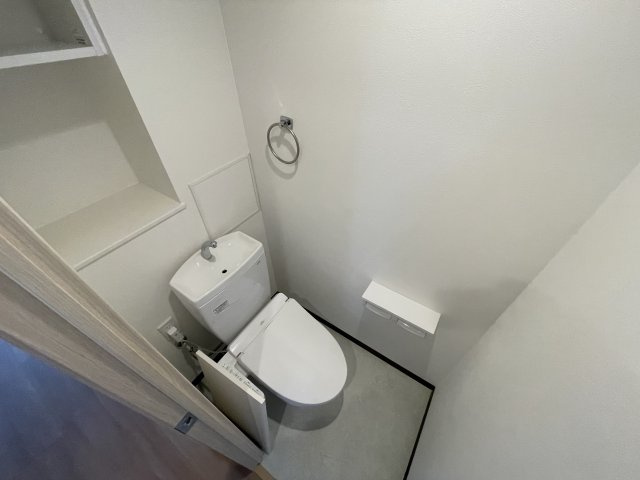 西宮市今津山中町の賃貸マンションのトイレ