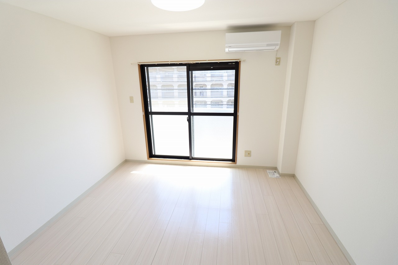 芦屋市大桝町の賃貸マンションの居間・リビング