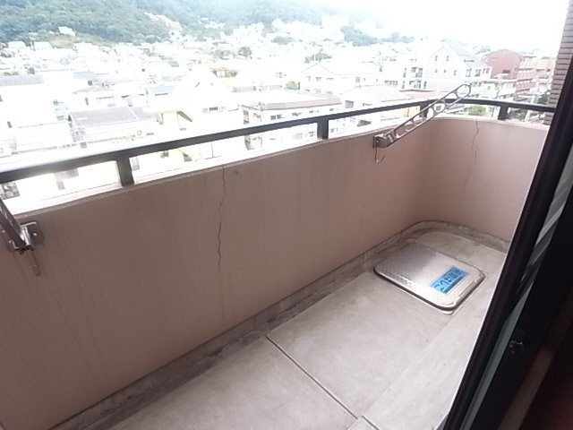 神戸市東灘区本山北町３丁目の賃貸マンションのバルコニー