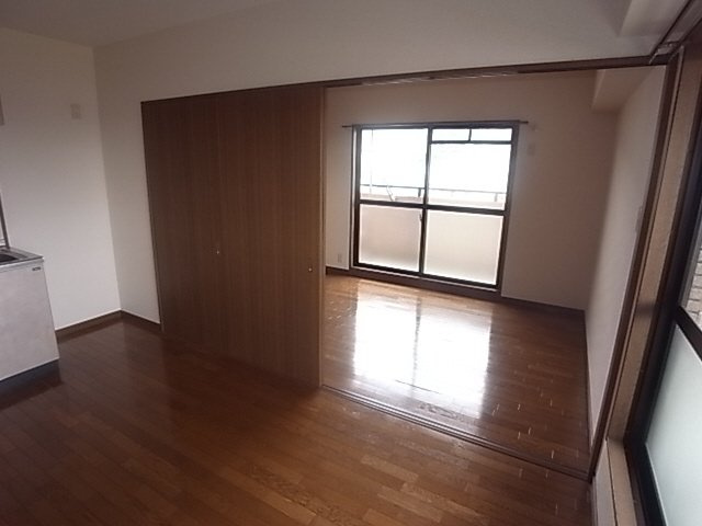 神戸市東灘区本山北町３丁目の賃貸マンションの居間・リビング