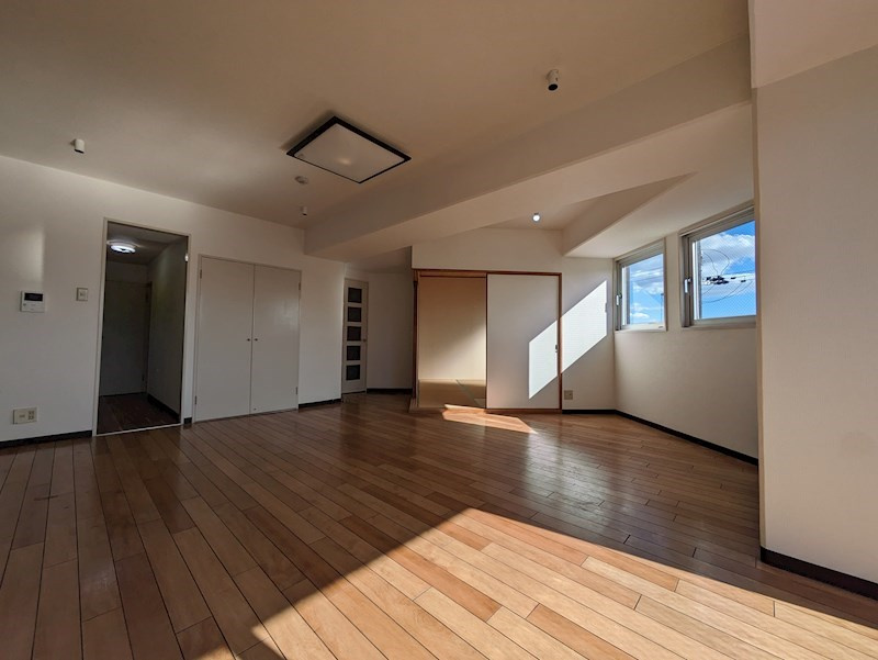 西宮市高木東町の賃貸マンションの居間・リビング