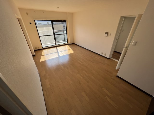 西宮市松下町の賃貸マンションの居間・リビング