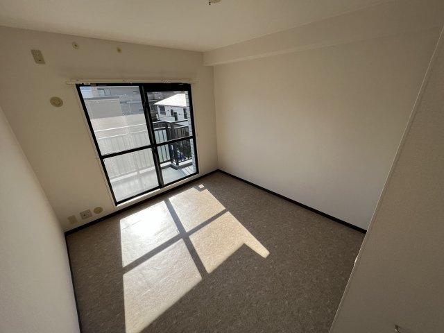 西宮市松下町の賃貸マンションの居間・リビング
