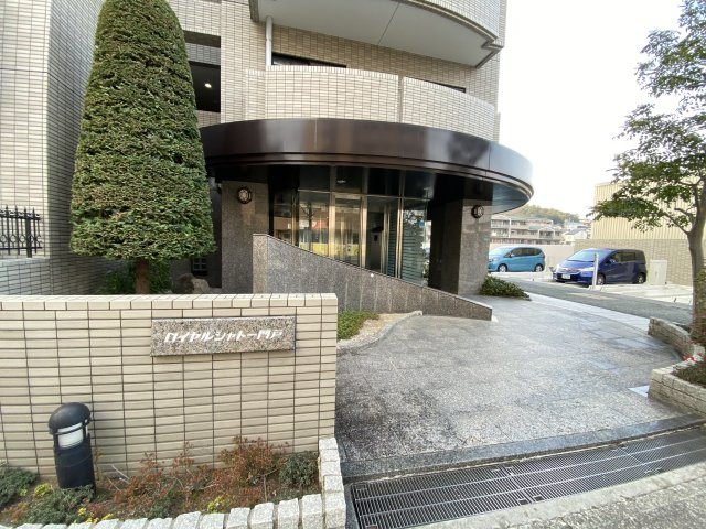 西宮市門戸東町の賃貸マンションのエントランス