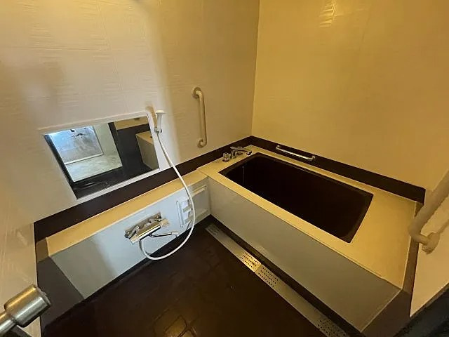 西宮市田近野町の賃貸マンションの浴室